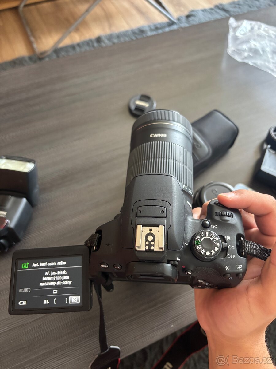 Canon eos 700D 4 objektivy a blesk - 2