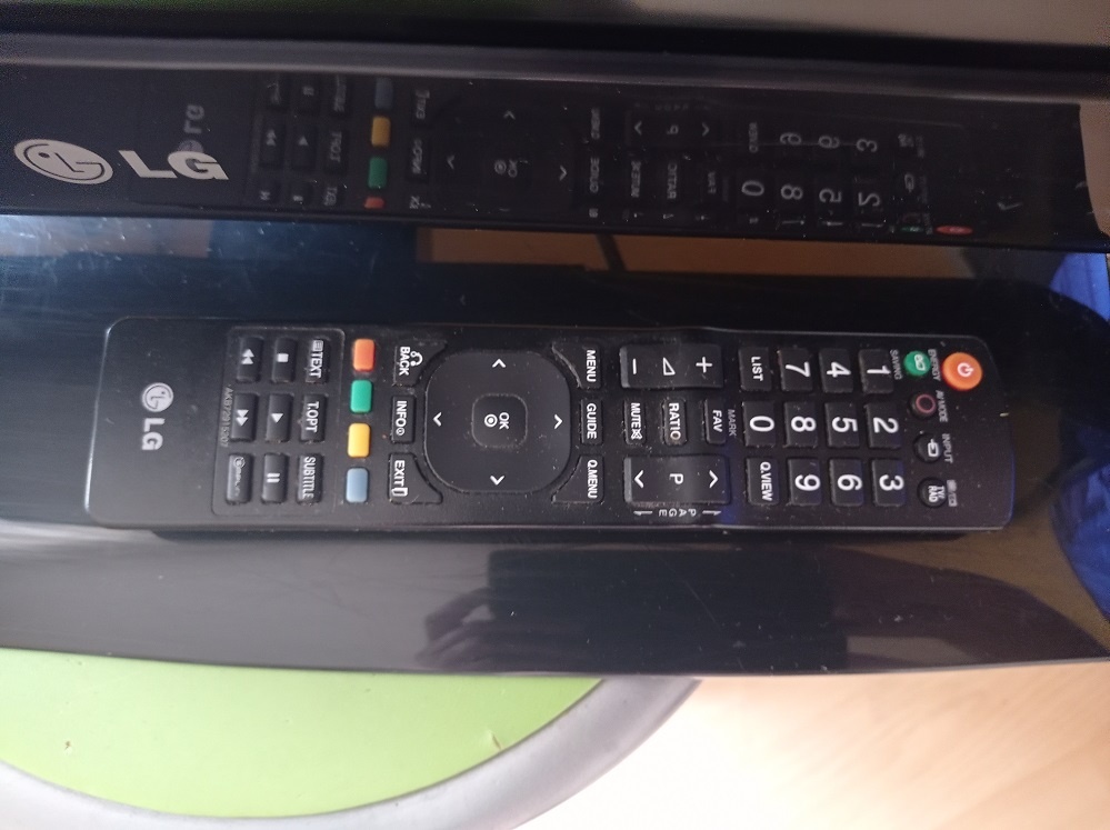 LED TV LG 32LE3300 - 2