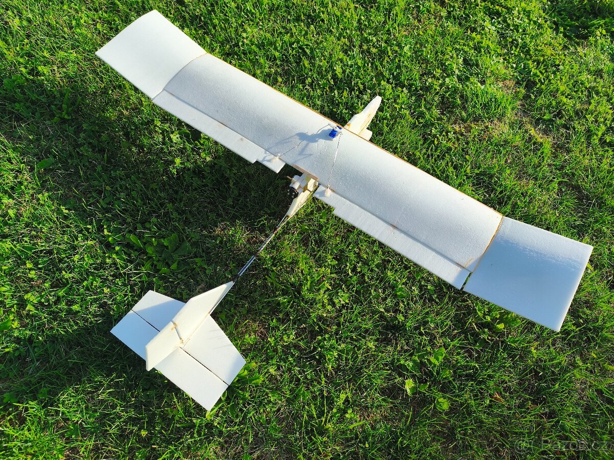 Soubor levných letadel RC - 2