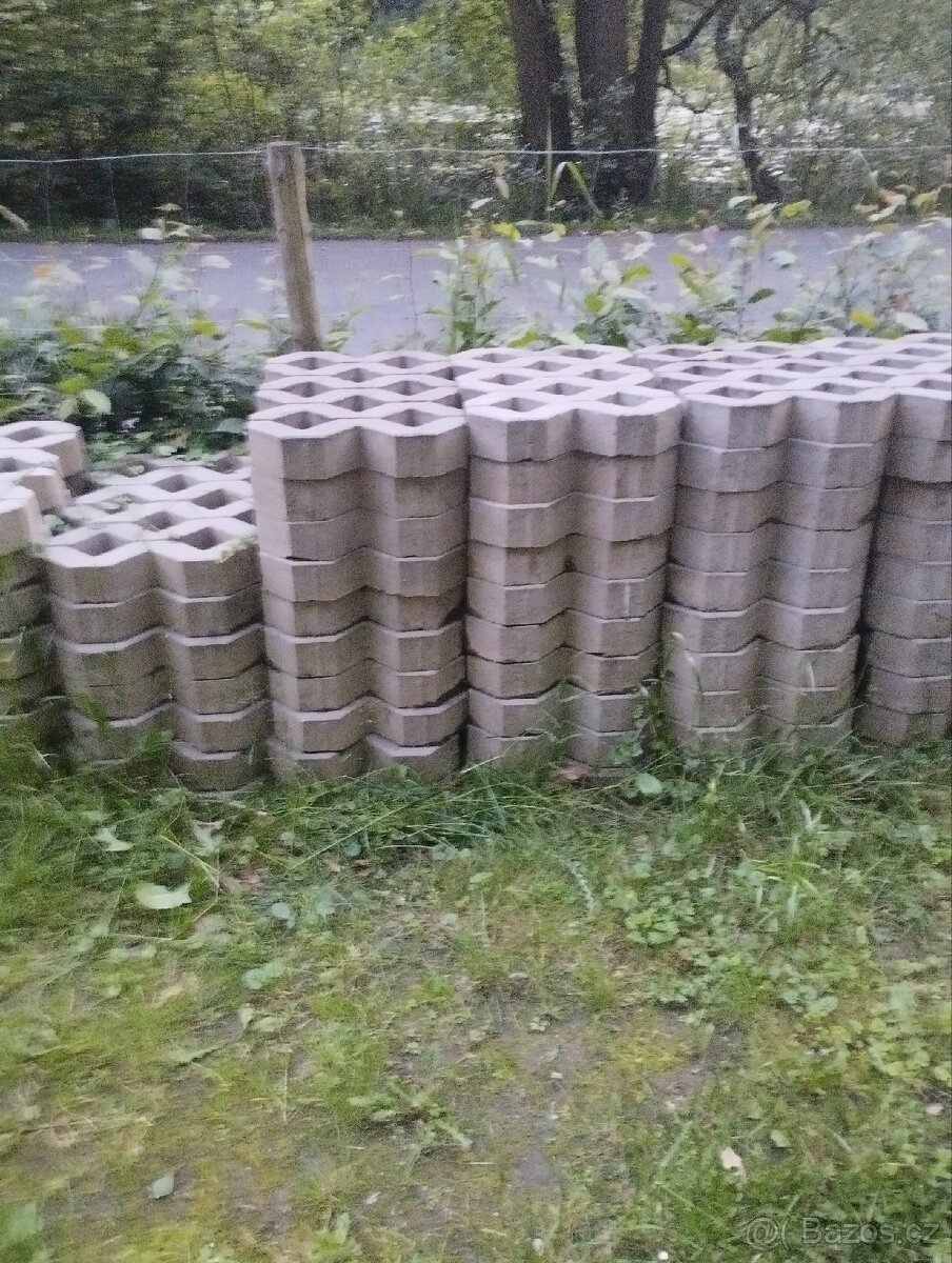 Zatravňovacì dlažba použitá - 2