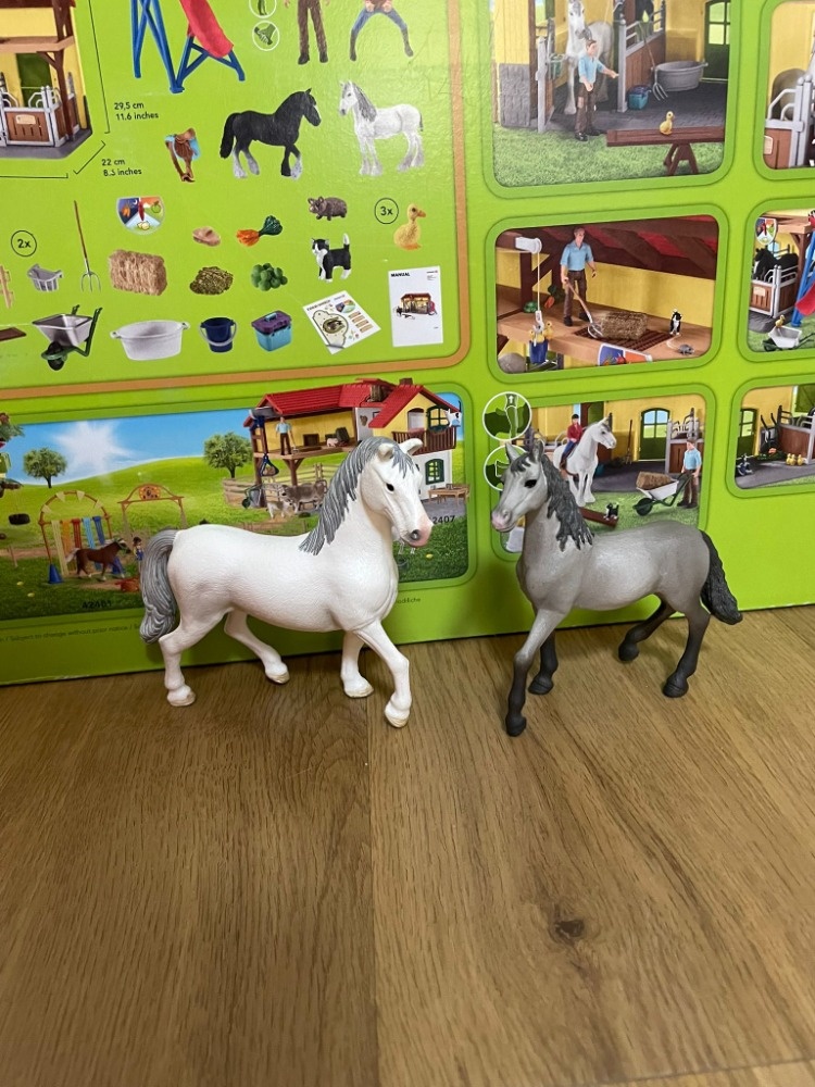 Schleich 42485 Horse Club Koňská stáj - 2