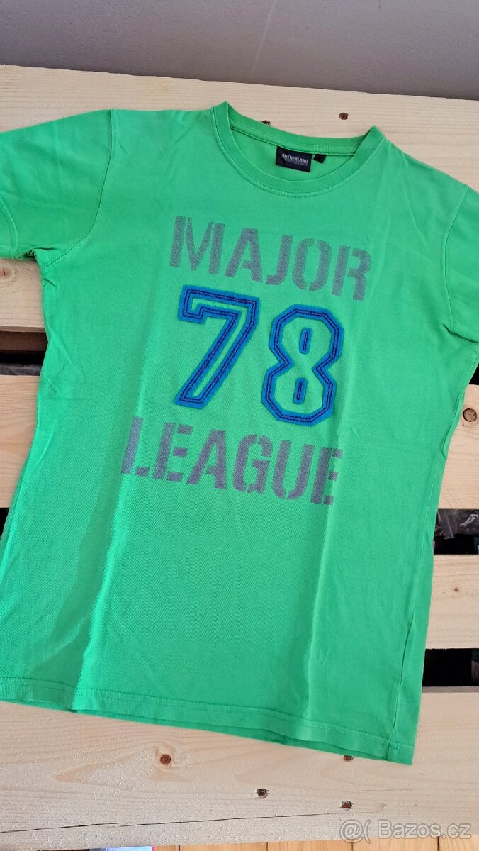 Veselá trička,vel.176/S
každé za 70 Kč, všechna za 250 Kč - 2