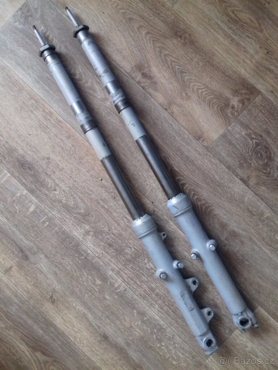 Yamaha XS 650 1100 400 Yamaha RD 250 350 - díly - 2