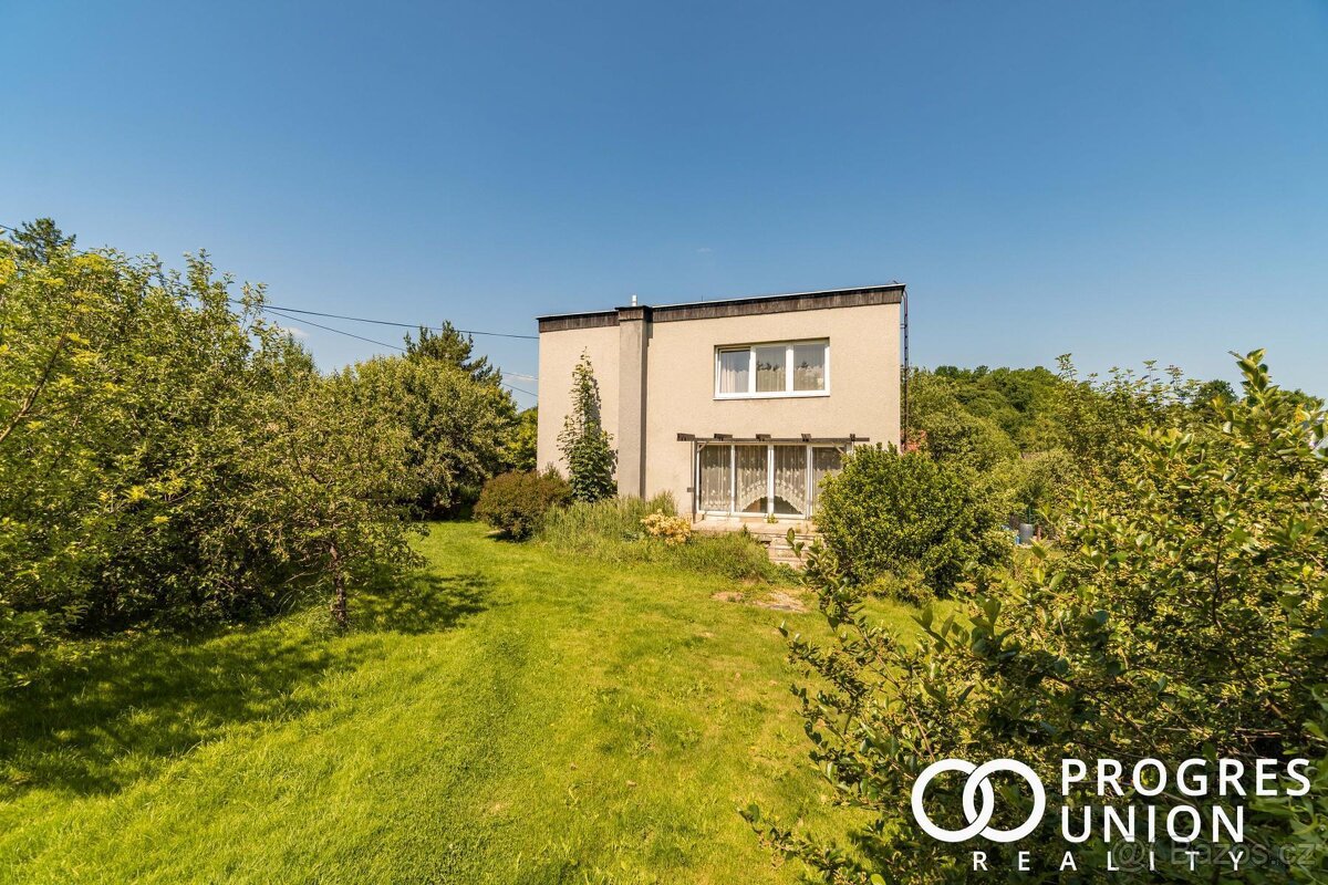 Exkluzivní prodej rodinného domu s velkým pozemkem Rožnov - 2