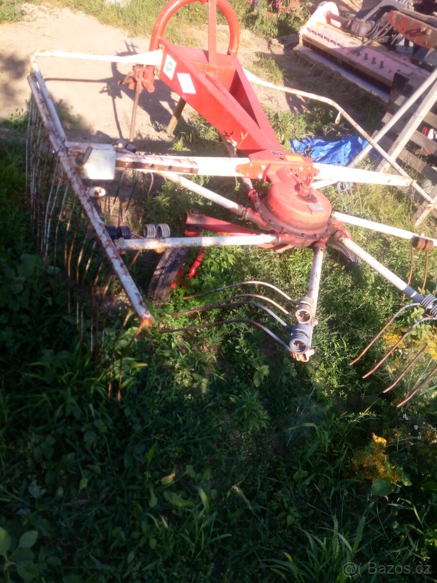 Kuhn nahrabovač shrnovač sena - 2