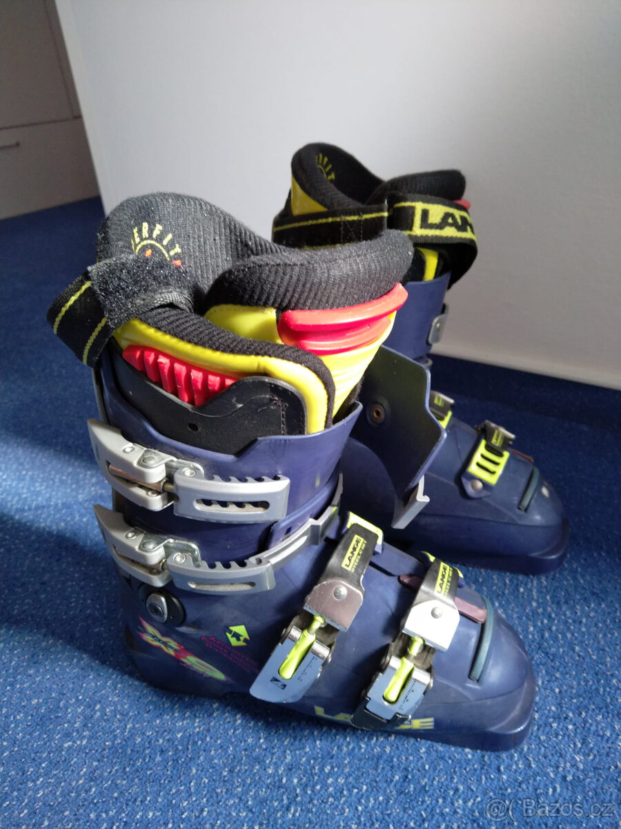 Prodám dětské lyžařské boty zn.Lange. Velikost 267mm - 2