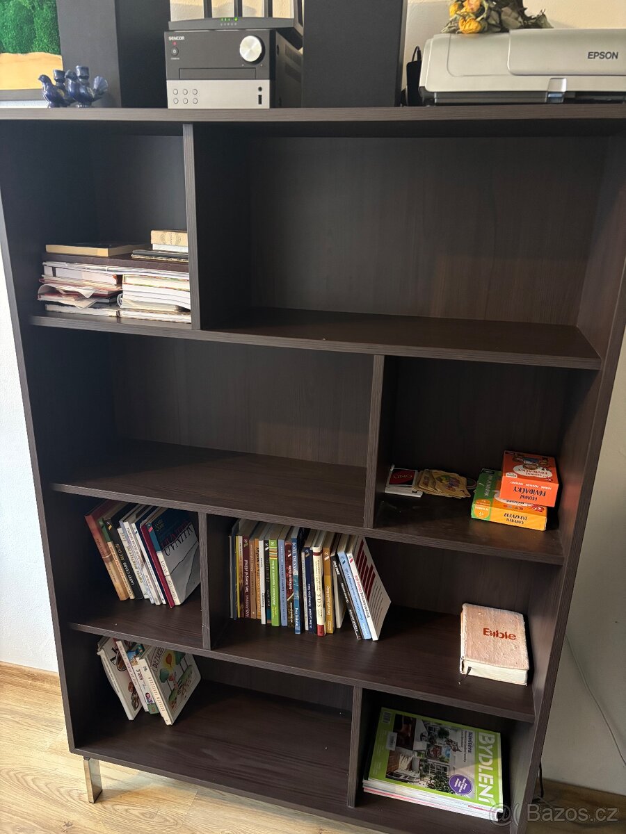 Knihovna tmavé hnědá se stříbrnými nožkami - 2
