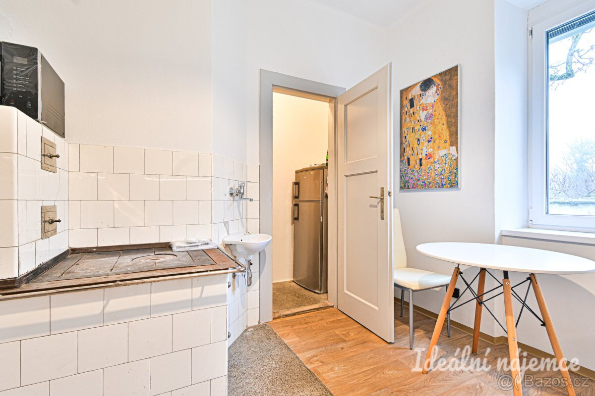 Pronájem bytu 2+1, Hálkova 1157/10, Znojmo - 22.300,- Kč/měs - 2