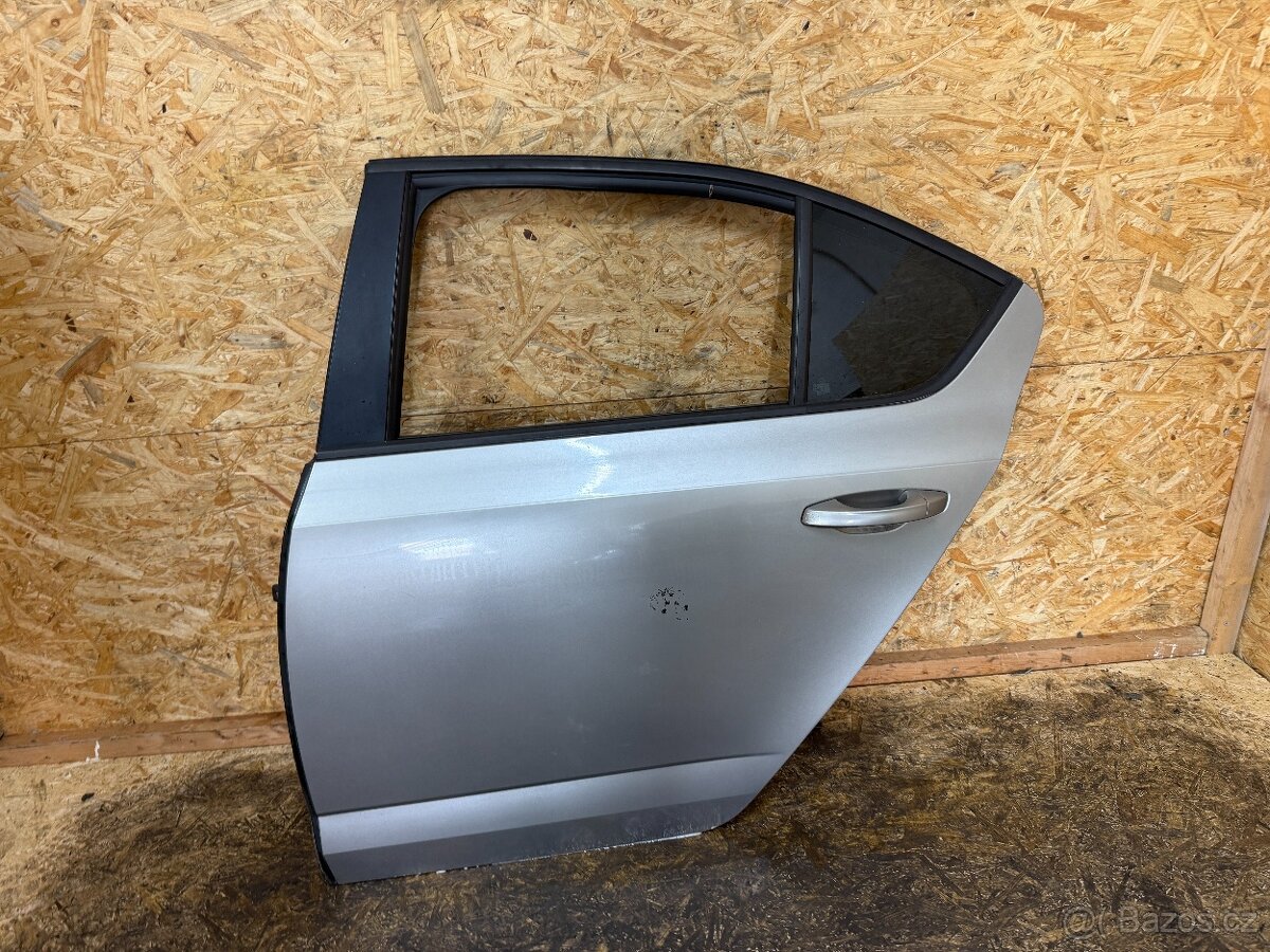 KOMPLETNÍ LEVÉ ZADNÍ DVEŘE ŠKODA OCTAVIA 3 SEDAN LF8H-4K4K - 2