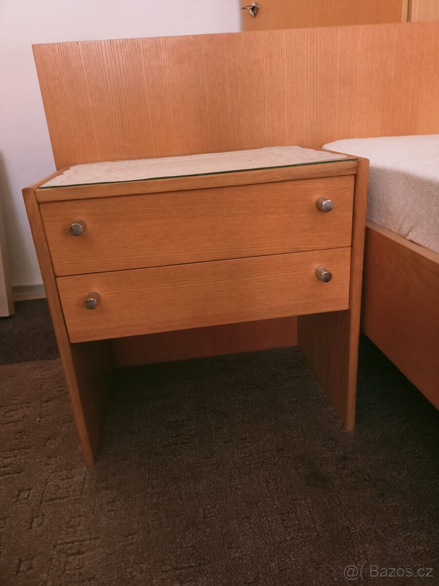 Matrace a noční stolek - 2