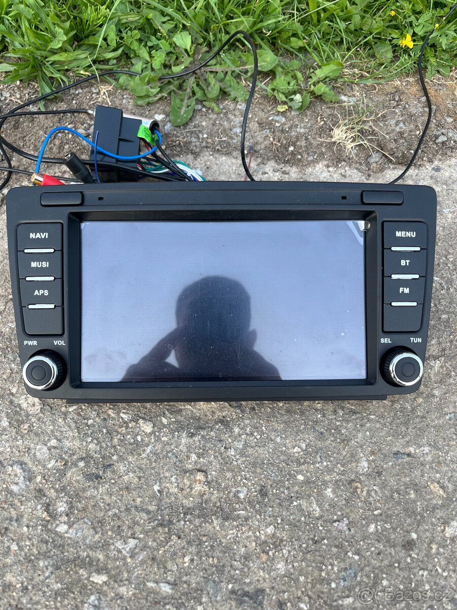 Rádio, Climatronic a rámeček - 2