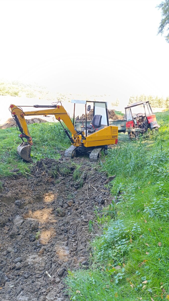 Pasovy bagr ZTS DH 0411 - 2