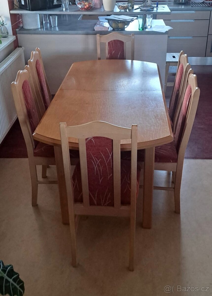 Jídelní stůl + 6 židlí - 2
