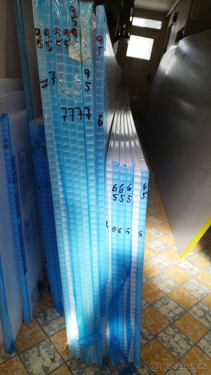 Zbytky polykarbonátu 16mm opál 7W - 2