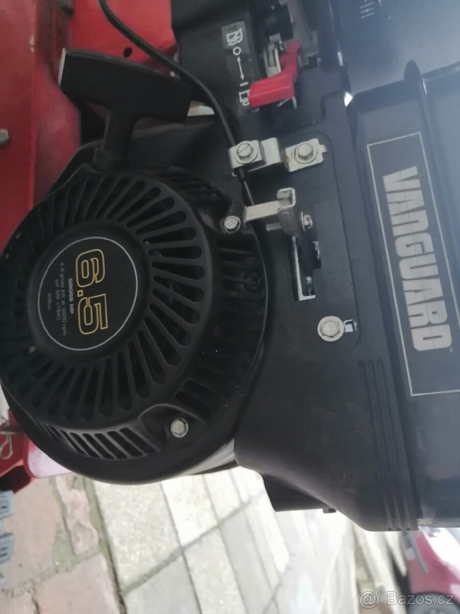 Prodám dvokolovou frézu mountfield včetně příslušenství. - 2