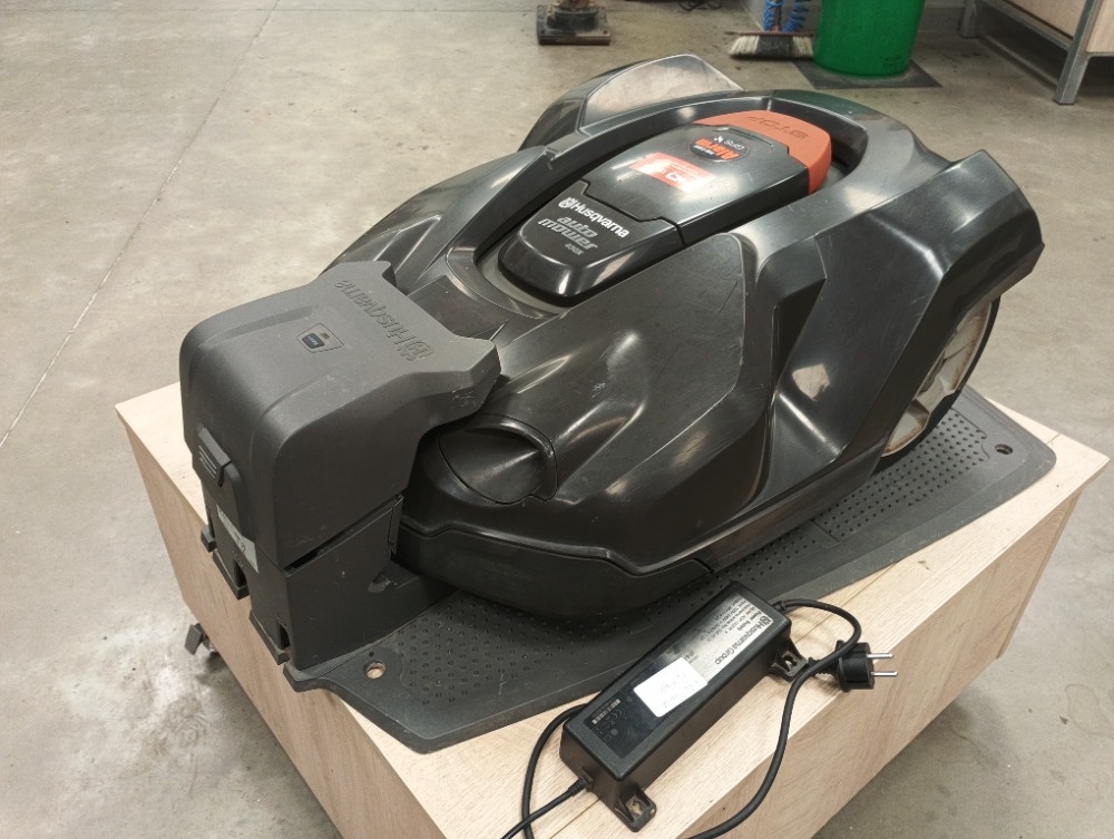 Robotická sekačka Husqvarna AM 430X - 2