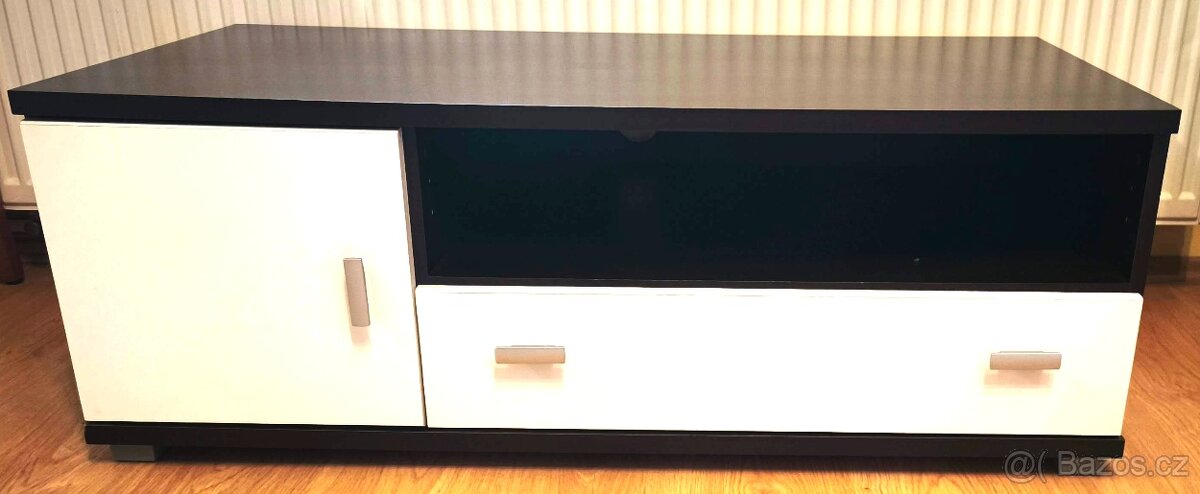 Obyváková stěna - 2