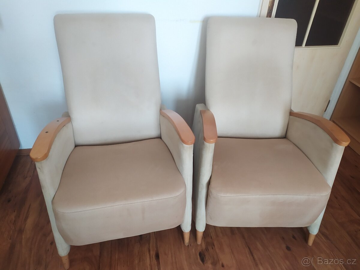2 stejné pohodlné křesla - 2
