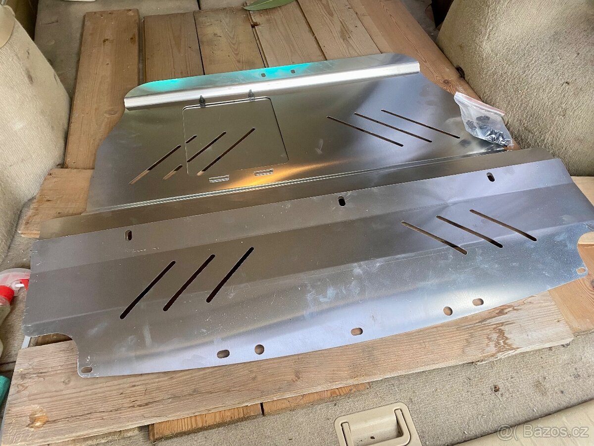 Subaru Impreza plech pod motor - 2