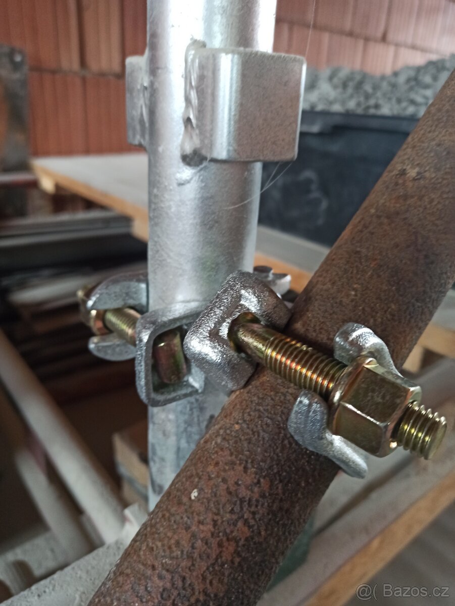 Otočné spojky k lešení - 2