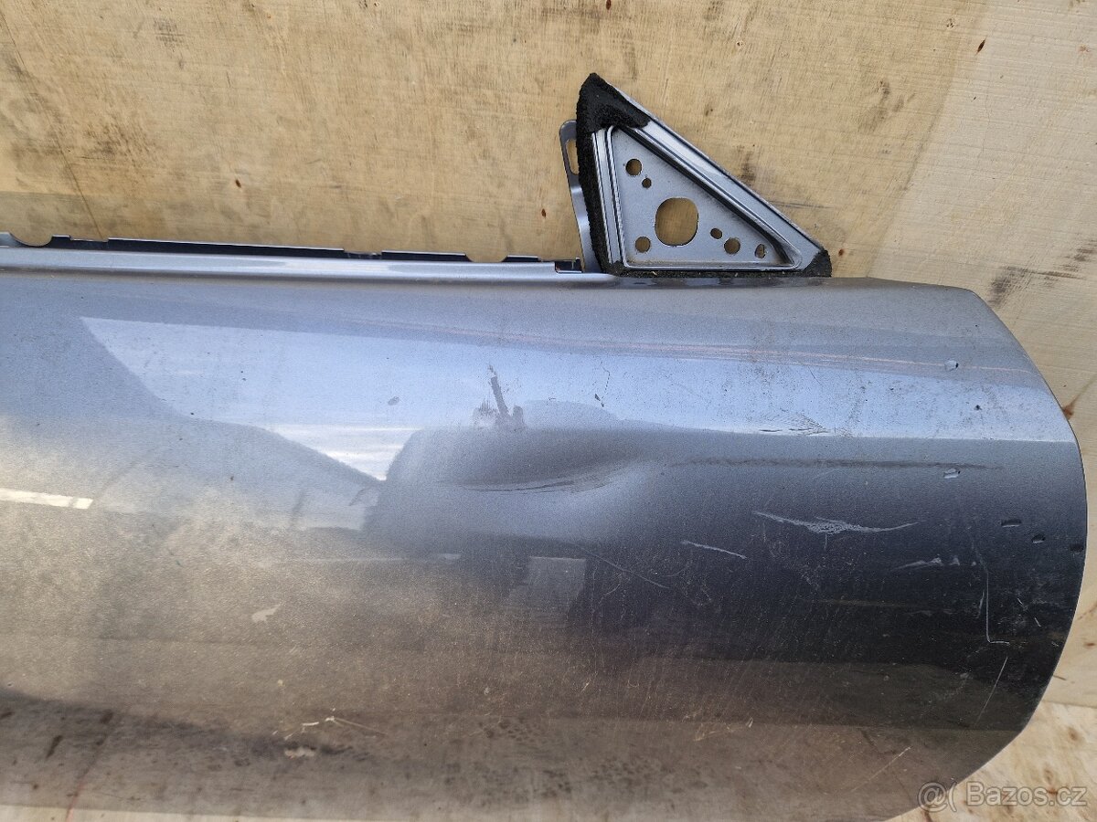 Prodám na Jaguar XK p.p. dveře, p.p. blatník,nárazník - 2