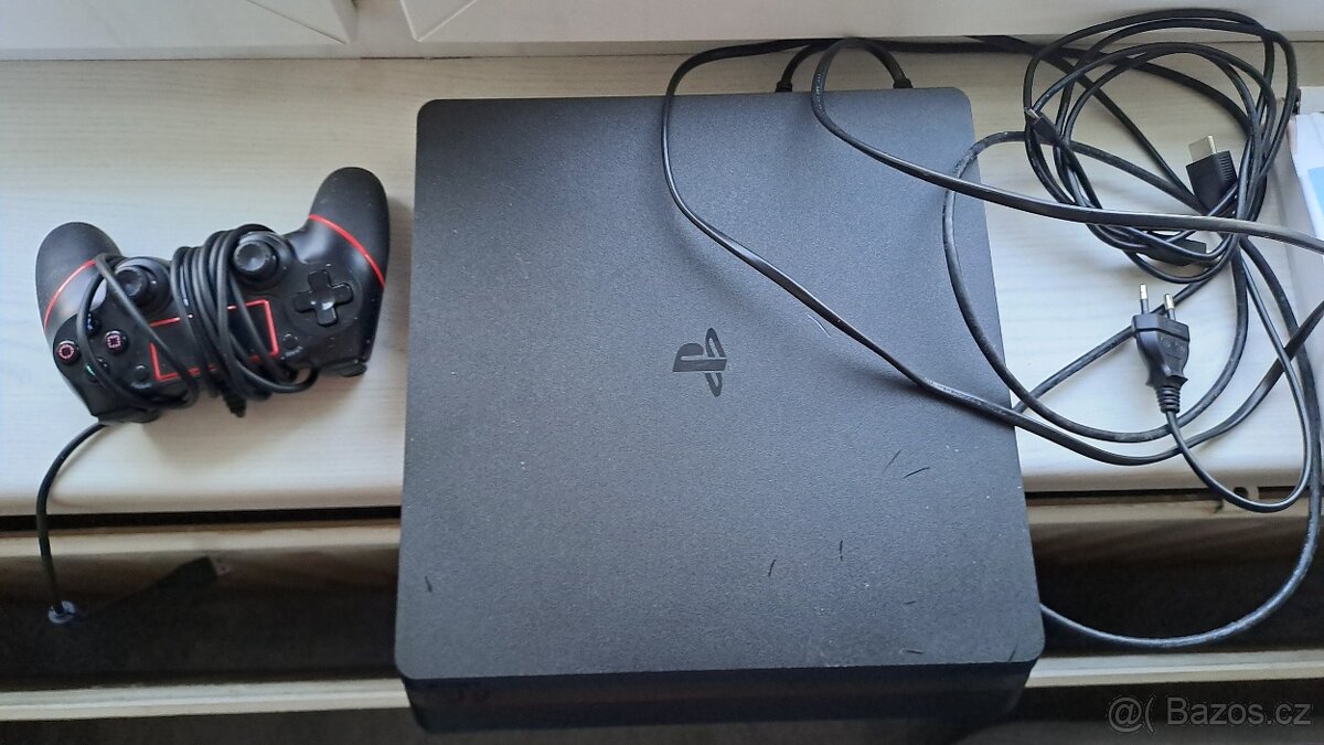 Playstation 4 Slim - 2