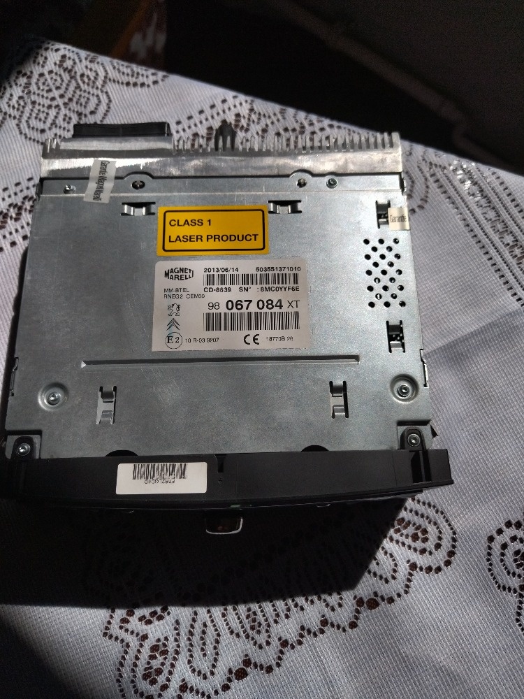 Koupím autorádio na peugeot. - 2