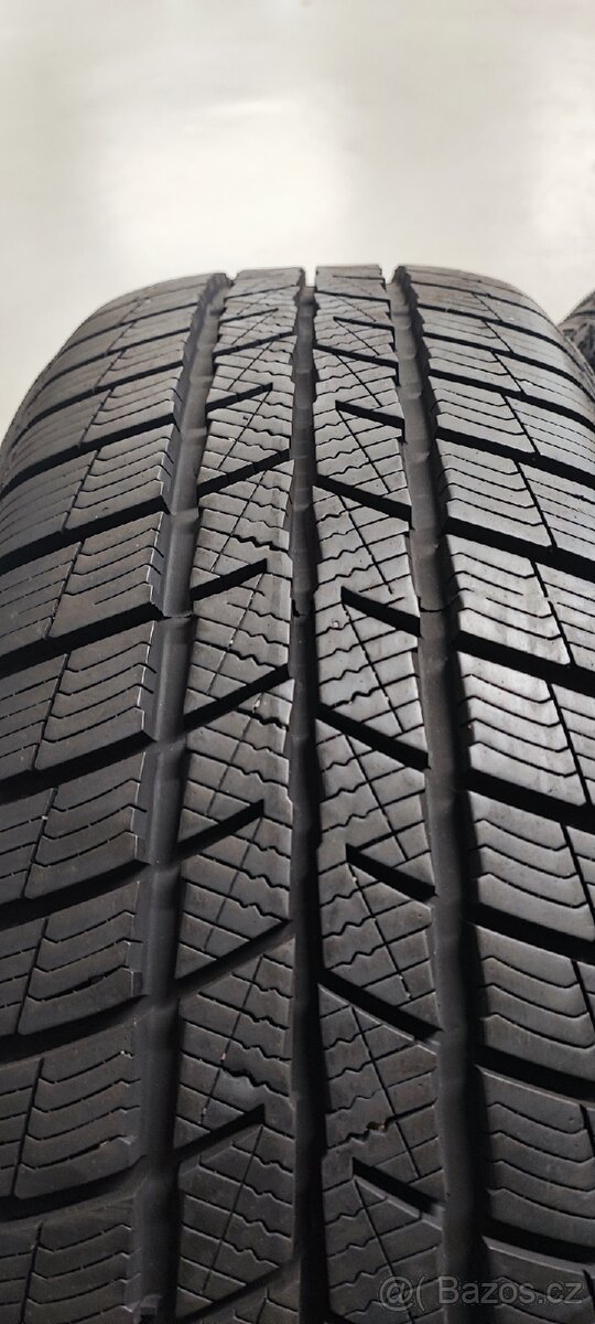 Nové 205/55/17 Barum Polaris 5, DOT 3523, vzorek 9.0mm. - 2