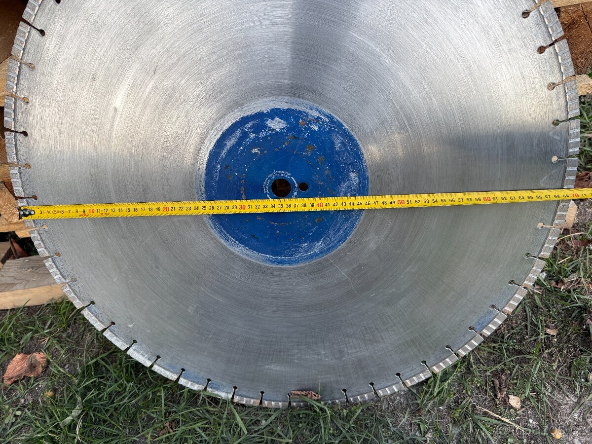 Prodám diamantový řezný kotouč 700mm - 2
