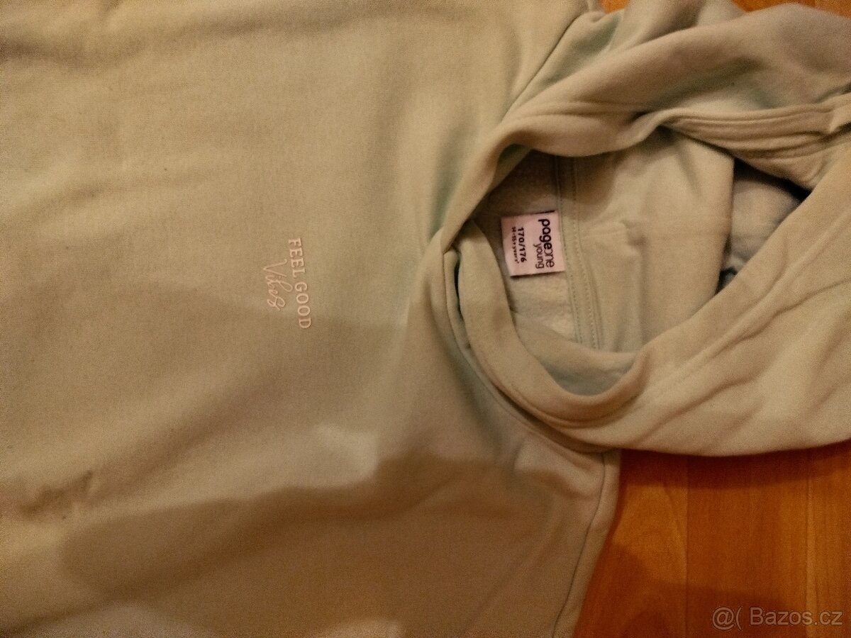 Krásná mikina Mint vel.170/176 - 2