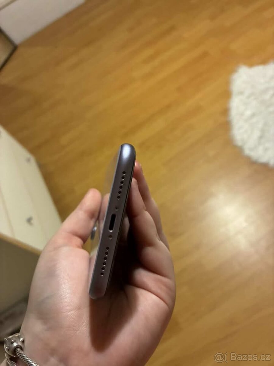 iPhone 11 - 64 GB - 2