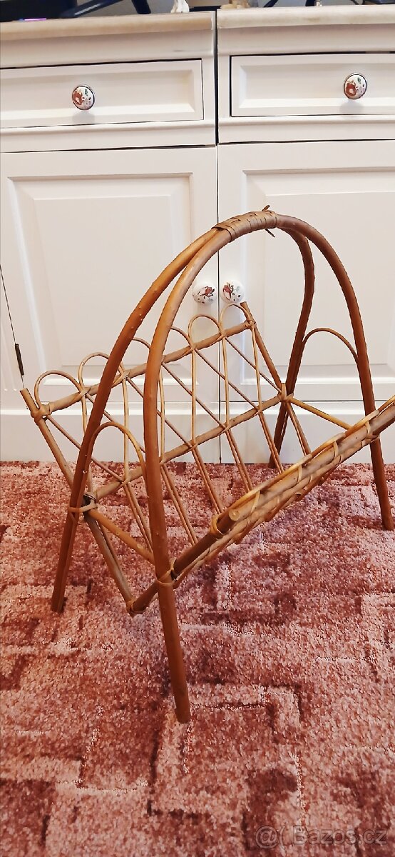 Stojan na noviny - 2