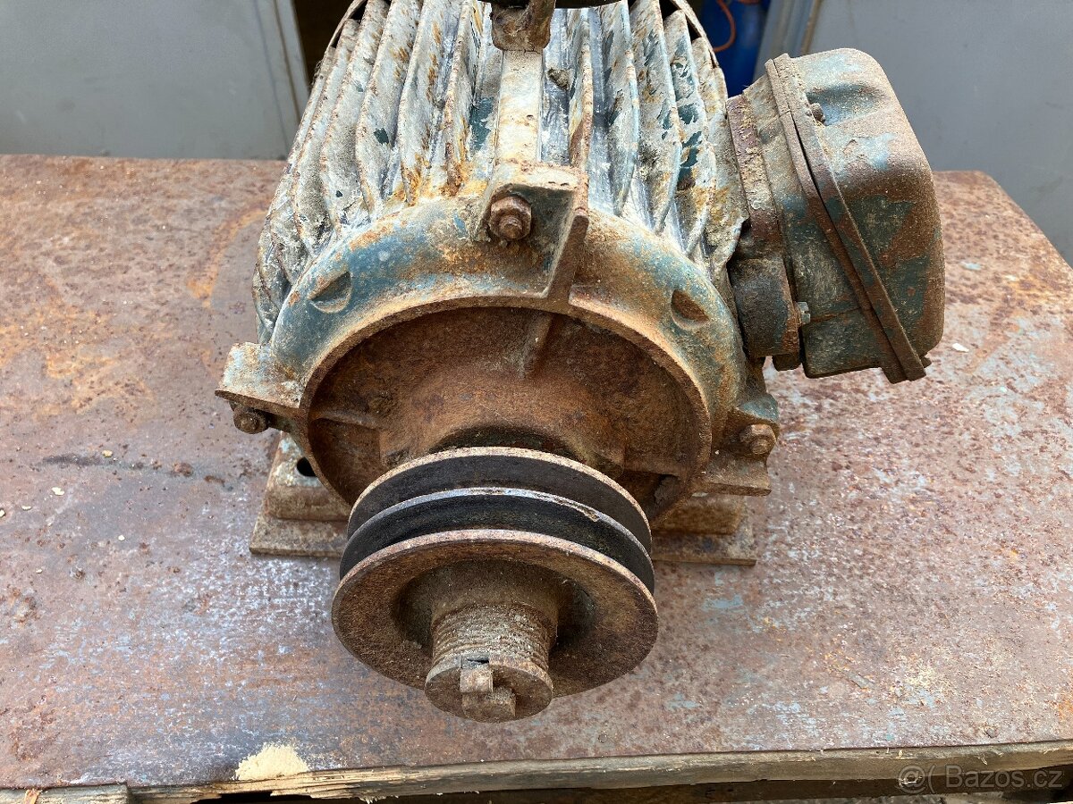 Elektromotor 3 kW s řemenicí - 2