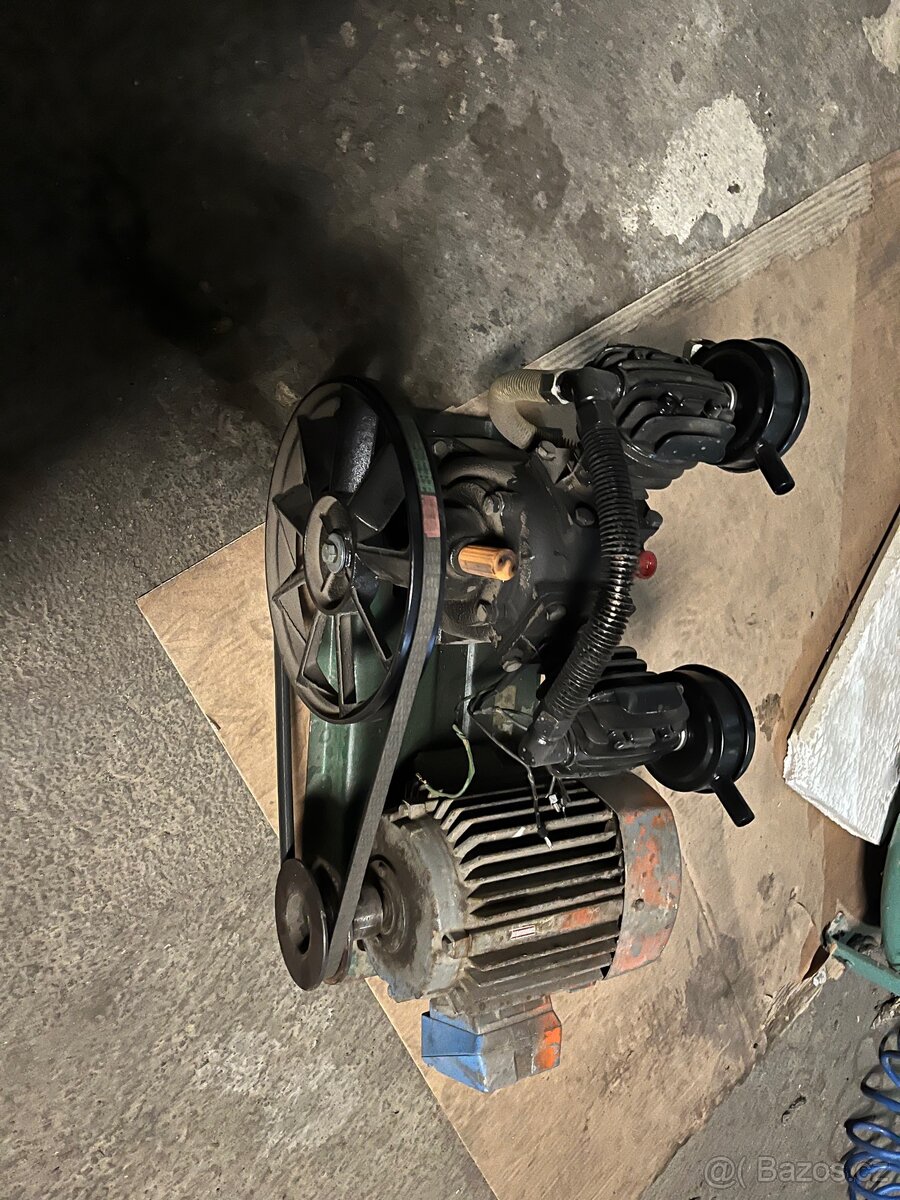 Vzduchový dvoupistovy kompresor - 2