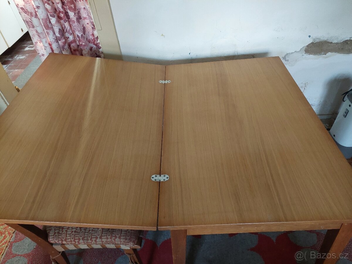 Jídelní stůl + židle - 2