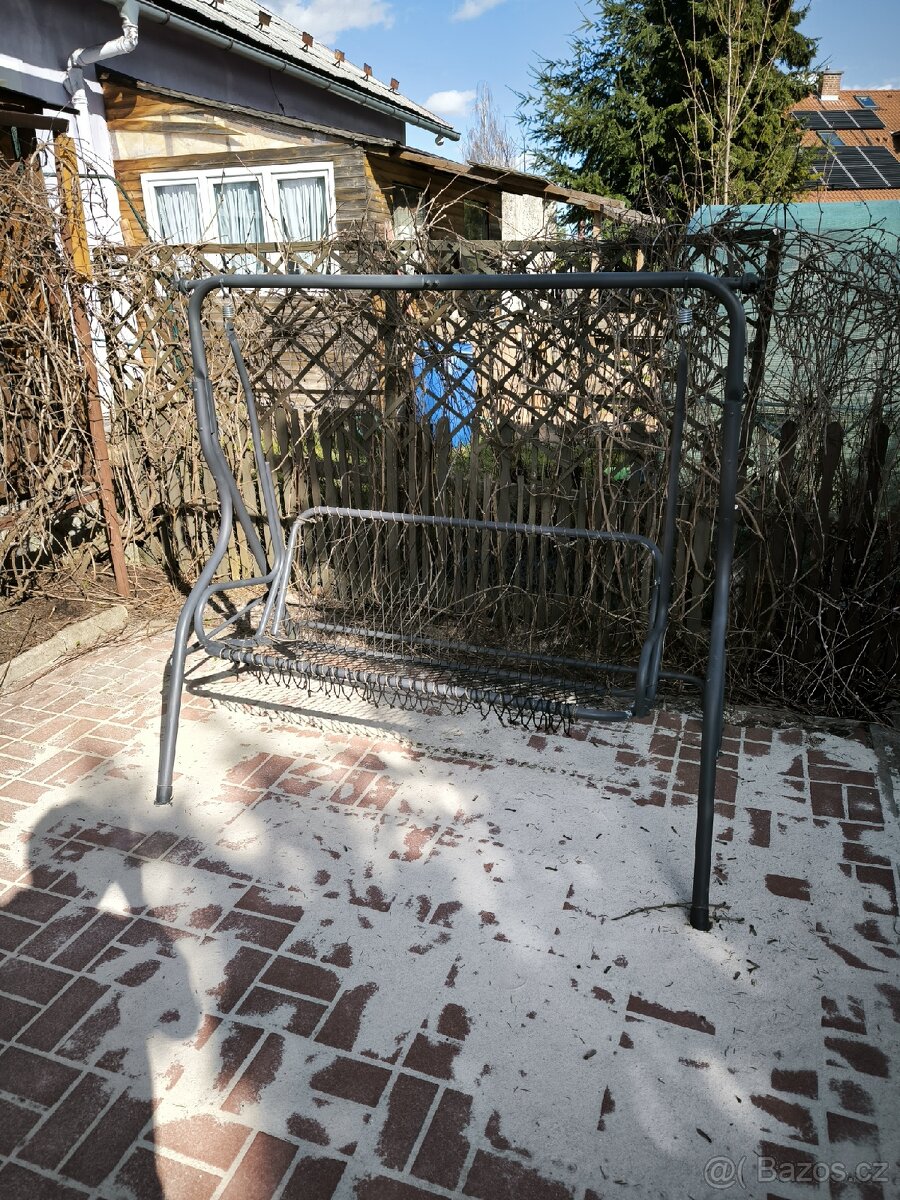 ZAHRADNÍ HOUPAČKA - 2