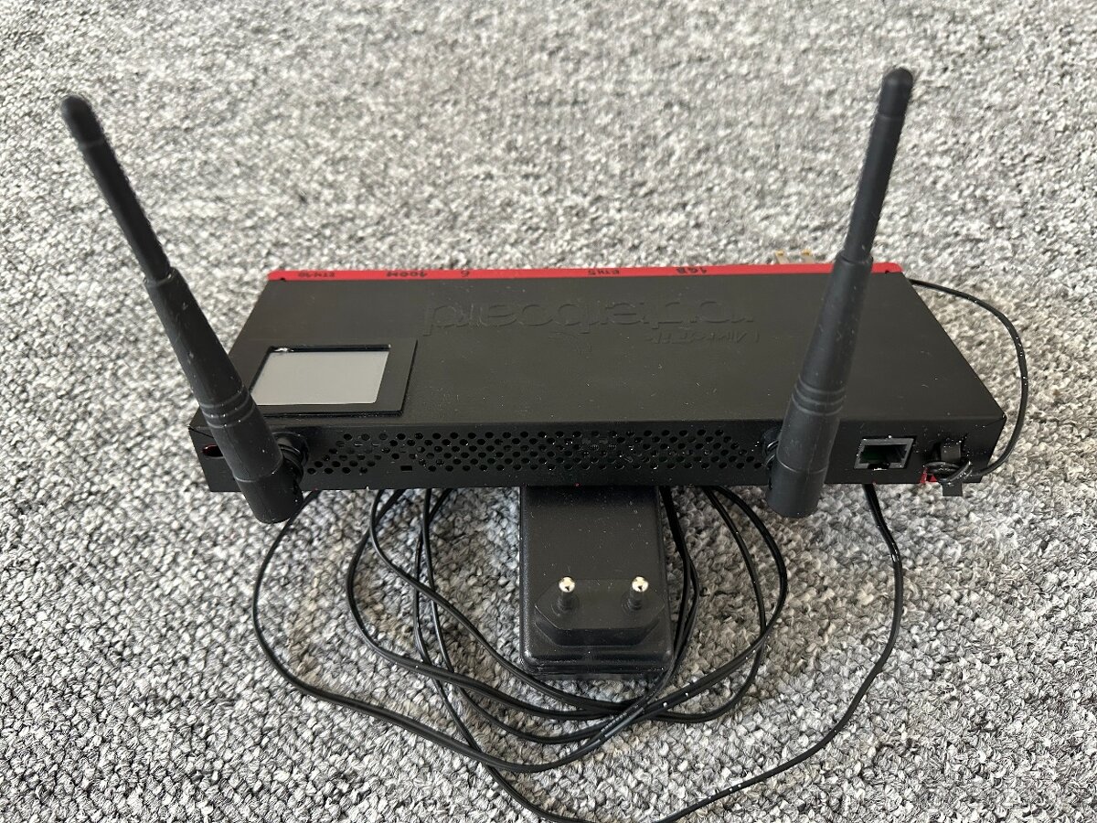 MikroTik RB2011UAS-2HnD-IN – router / WiFi AP - 2