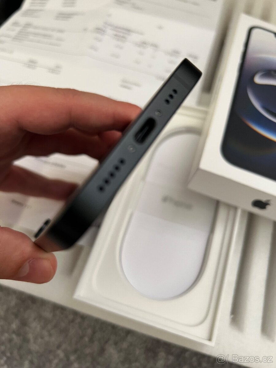 iPhone 16e 128Gb…chvilku použitý - 2
