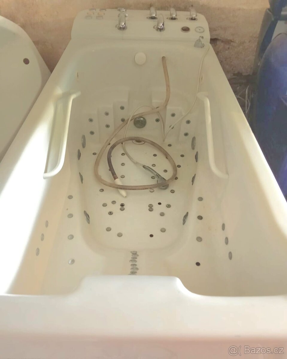 🇨🇿 VÍCEFUNKČNÍ HYDROMASÁŽNÍ VANA - 2