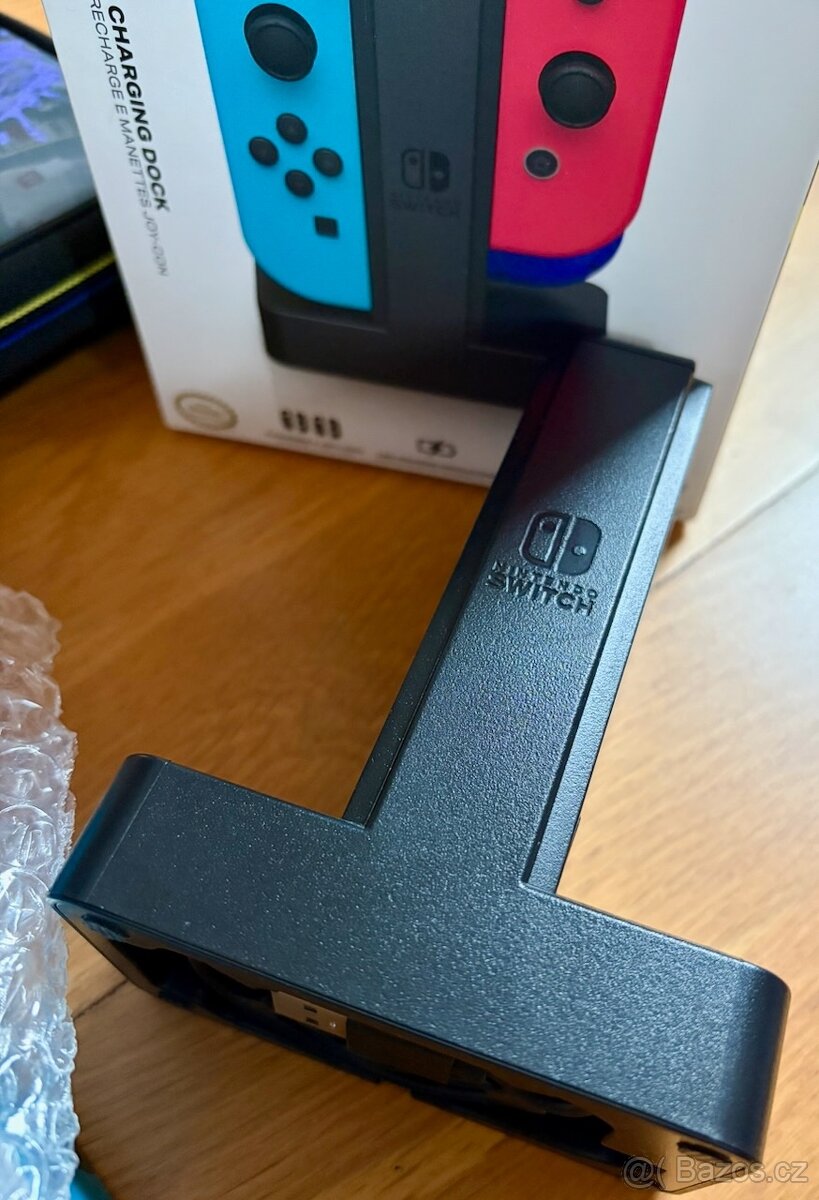 Nintendo Joy-Cony s dockem a obal - 2