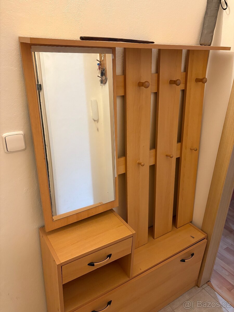 Postel a Botník s věšákem - 2
