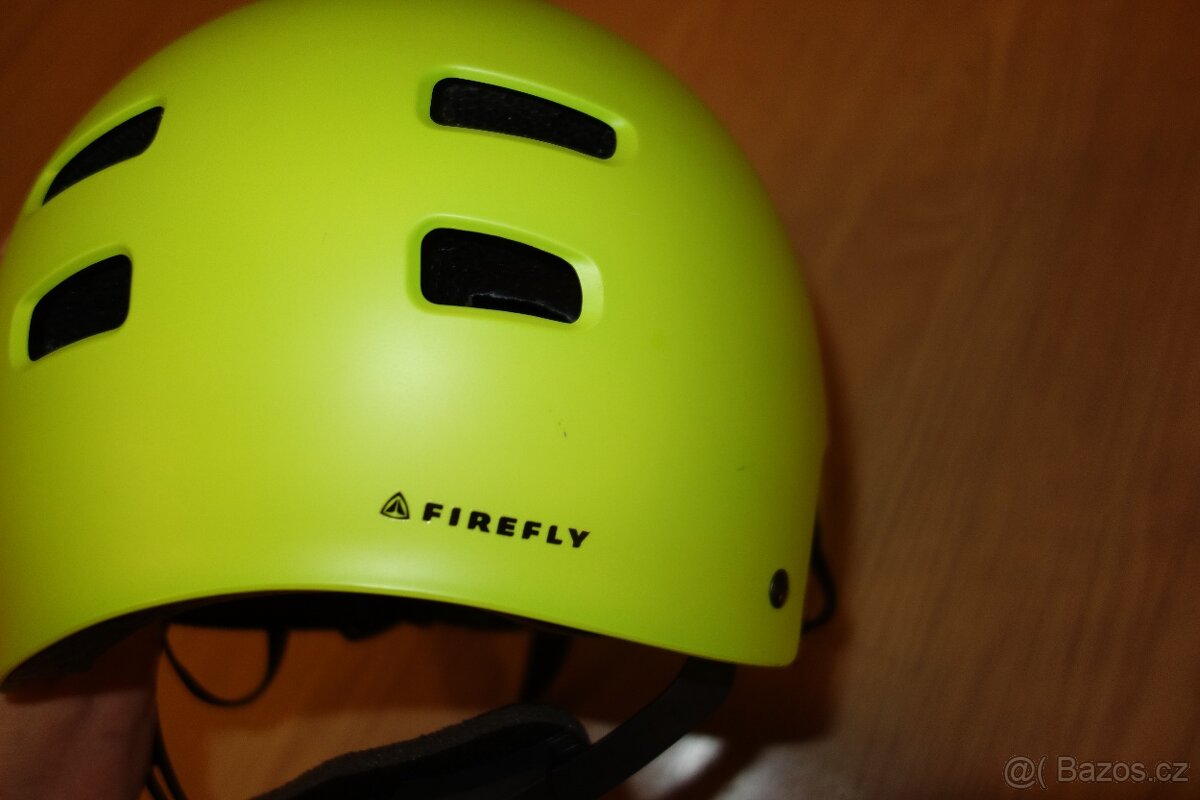 Firefly freestylová helma v. M (55-58) - 2