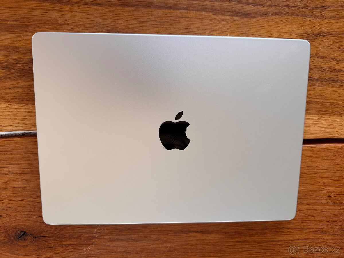 Apple MacBook Pro 14" / M3 Pro / 18GB / 512GB / stříbrný - 2