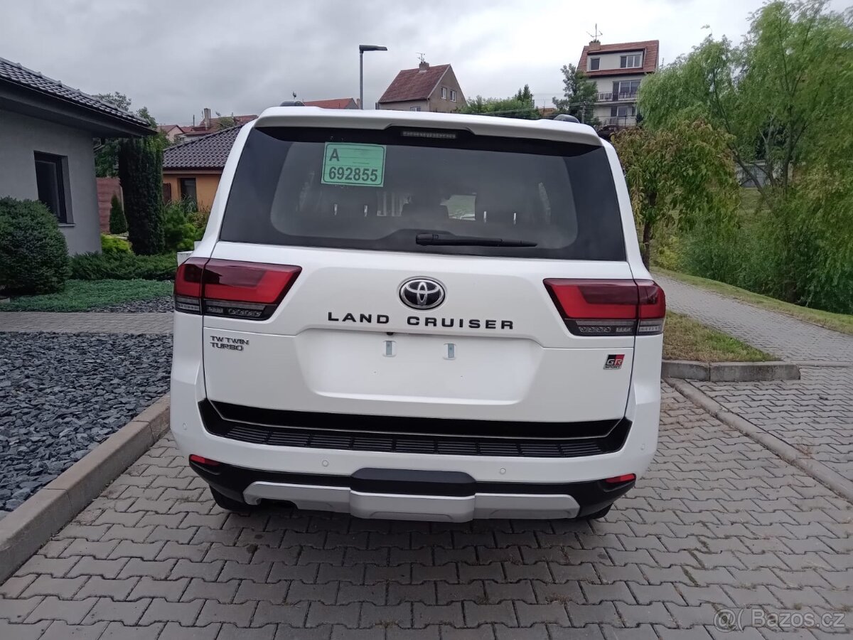 Land Cruiser LC 300 GR SPORT 3,3L TD, SLEVA