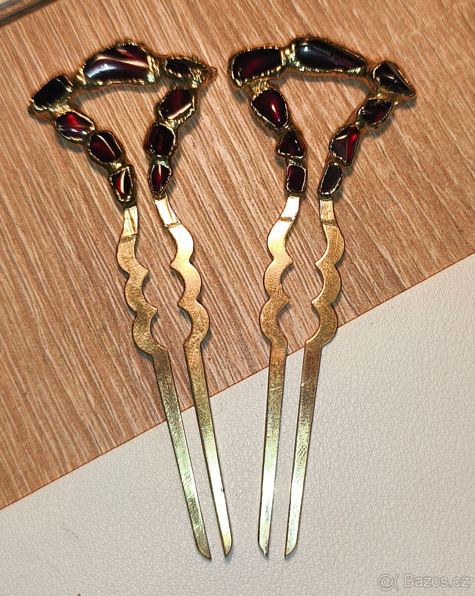 Jehlice do vlasů s granáty. - 2