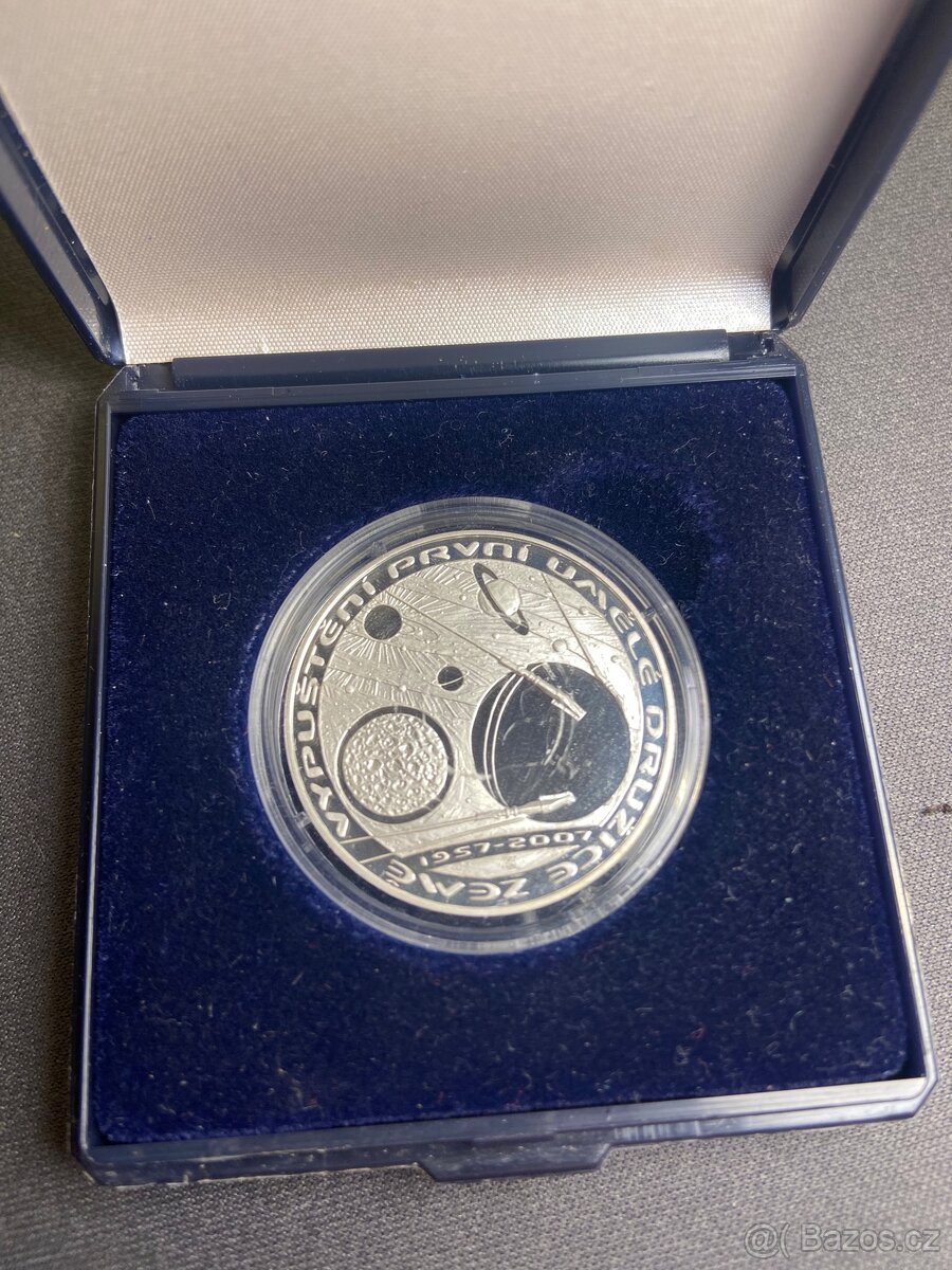 PAMĚTNÍ STŘÍBRNÁ MINCE PRVNÍ UMĚLÉ DRUŽICE ZEMĚ - 2