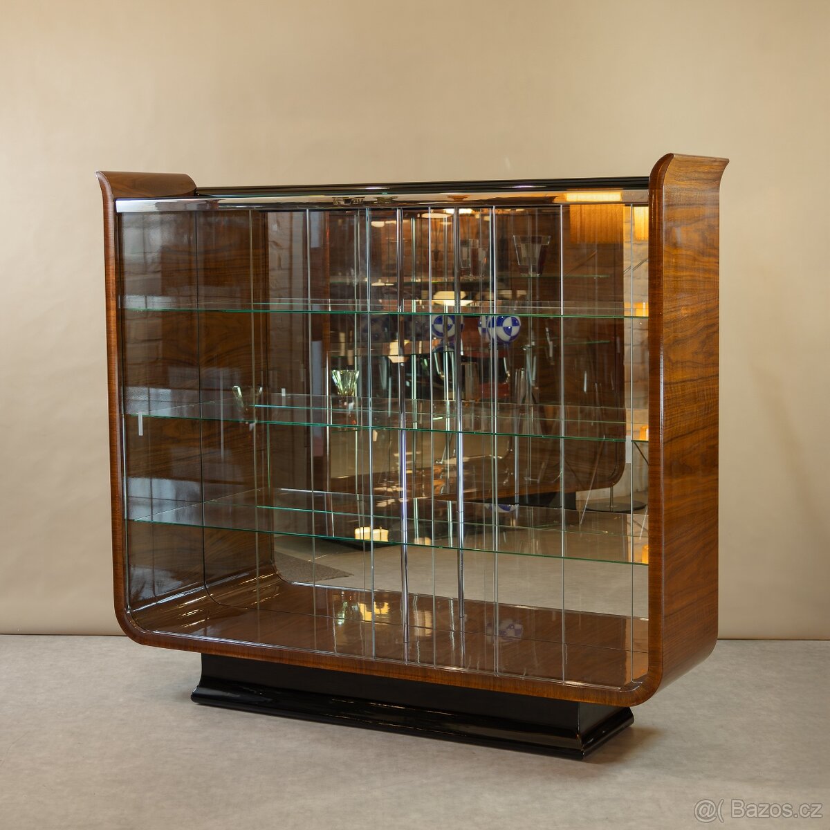 SKLENÍK..VITRÍNA TULIPÁN-UP ZÁVODY..J. HALABALA - 2