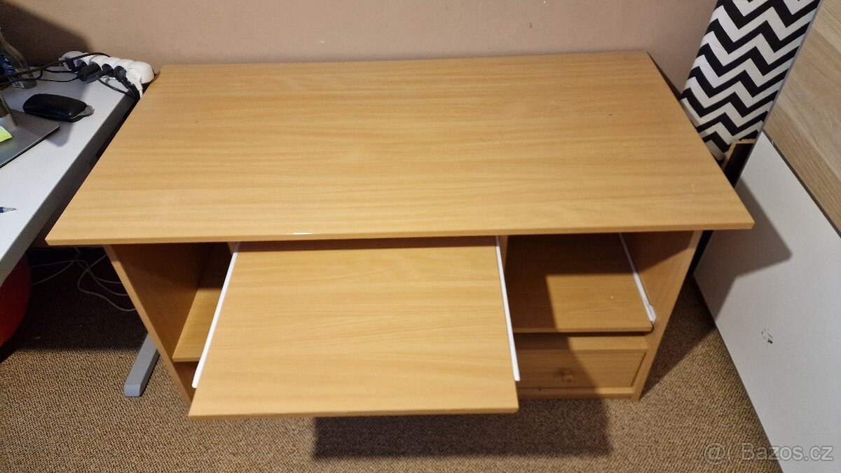Pracovní stůl - 2