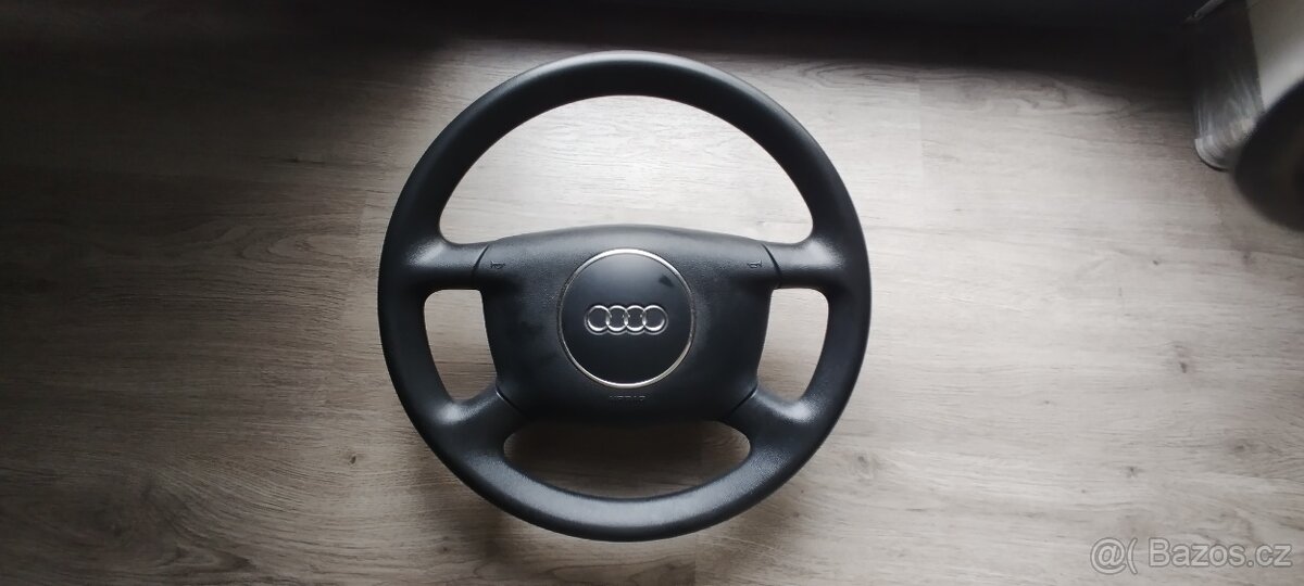 Volant a popelník z Audi - 2