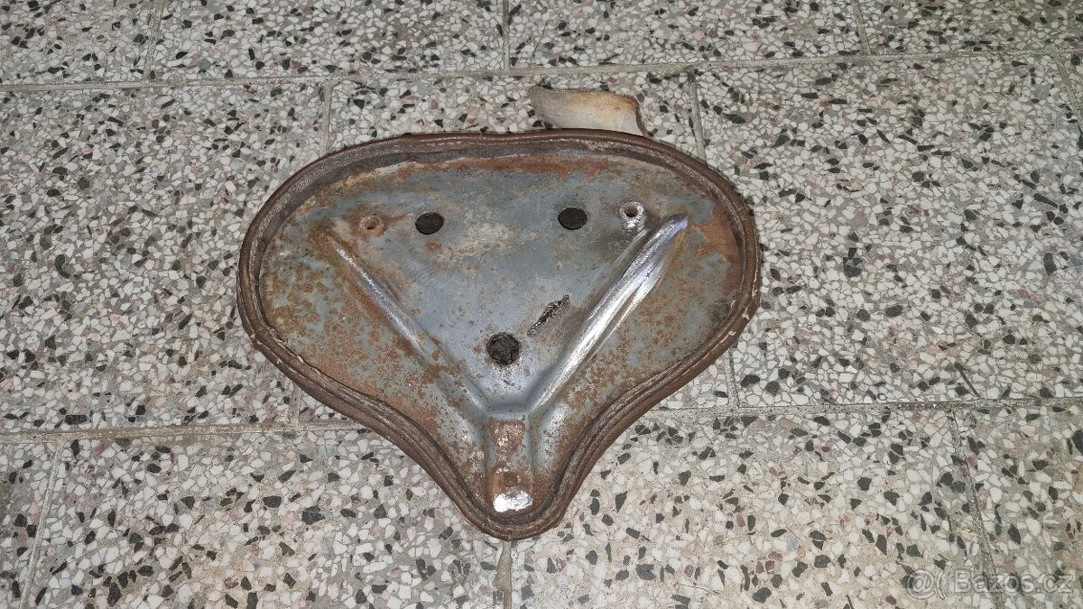 Jawa 250, 350 Pérák - sedlo - 2